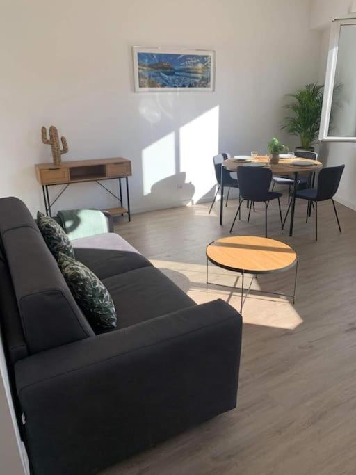 Duplex Au Coeur Du Village De Каси Екстериор снимка