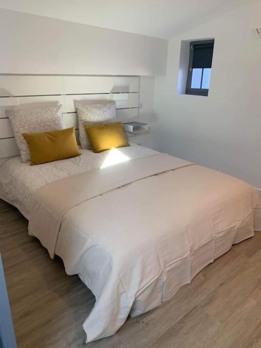 Duplex Au Coeur Du Village De Каси Екстериор снимка