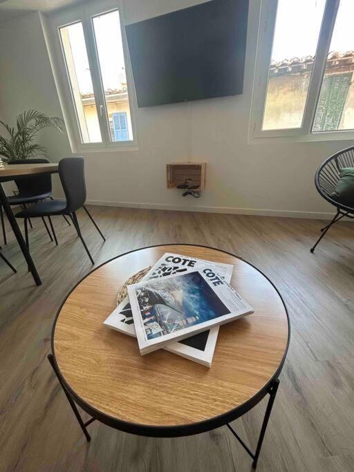 Duplex Au Coeur Du Village De Каси Екстериор снимка