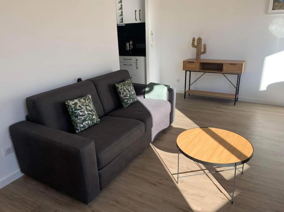 Duplex Au Coeur Du Village De Каси Екстериор снимка