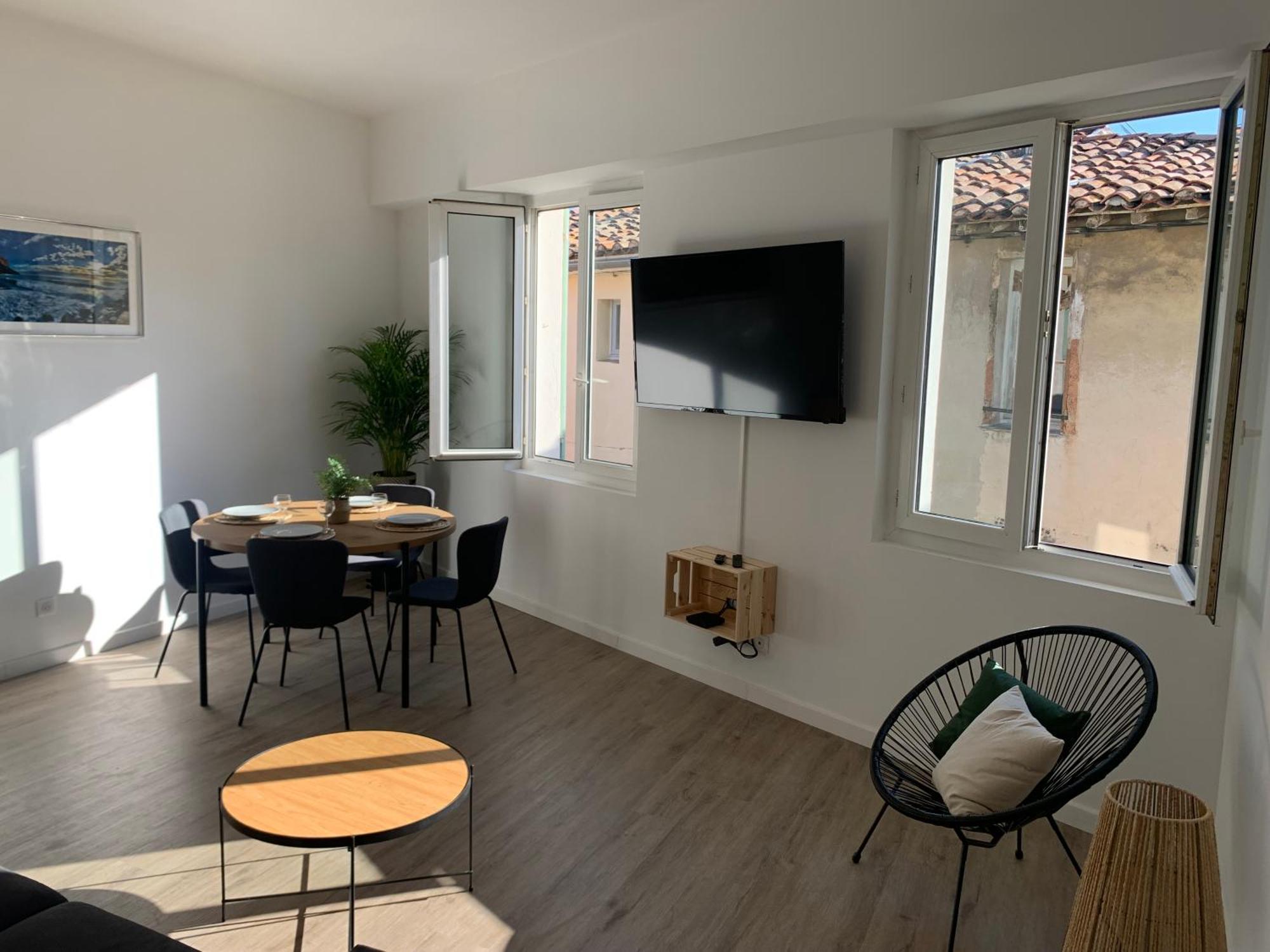 Duplex Au Coeur Du Village De Каси Екстериор снимка